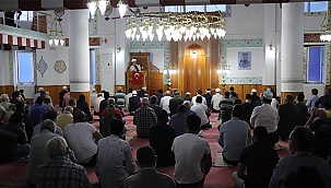 Denizli’de bayram namazı korona virüs tedbirleriyle kılındı