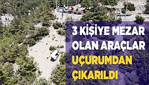 3 kişinin öldüğü kazada hurdaya dönen araçlar uçurumdan çıkartıldı