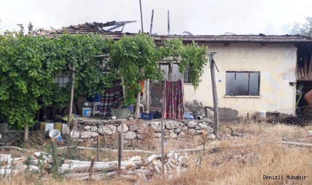 Alevlerin sardığı ev kullanılamaz hale geldi