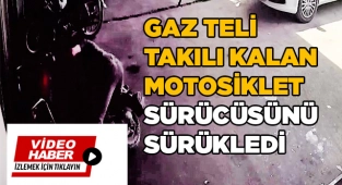 Gaz teli takılı kalan motosiklet sürücüsünü sürükledi