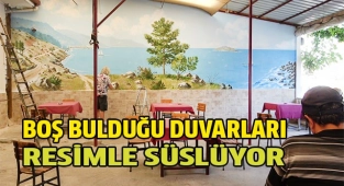 Gürcan Ekici, boş bulduğu duvarları resimlerle süslüyor
