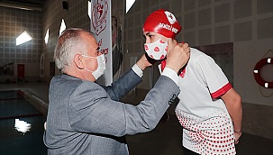 Madalyalar Başkan Zolan taktı