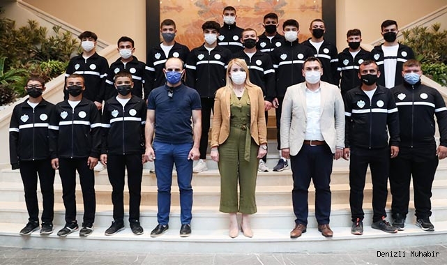Merkezefendi yağlı güreş takımı Bursa'ya gitti