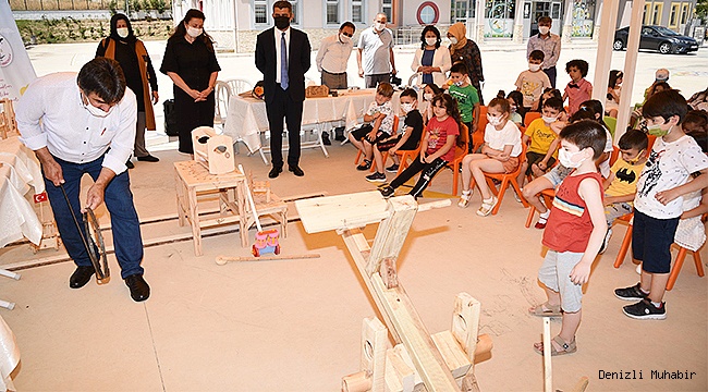 Okul öncesi miniklerine ahşap el yapımı oyuncak dağıtıldı