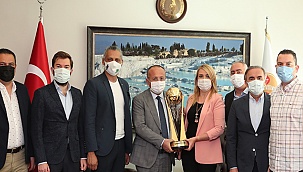 ŞAMPİYONLUK KUPASIYLA VALİ ATİK'E ZİYARET