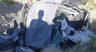 Araçta sıkışan vatandaşı itfaiye kurtardı