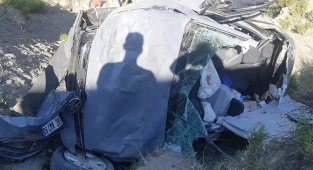 Araçta sıkışan vatandaşı itfaiye kurtardı