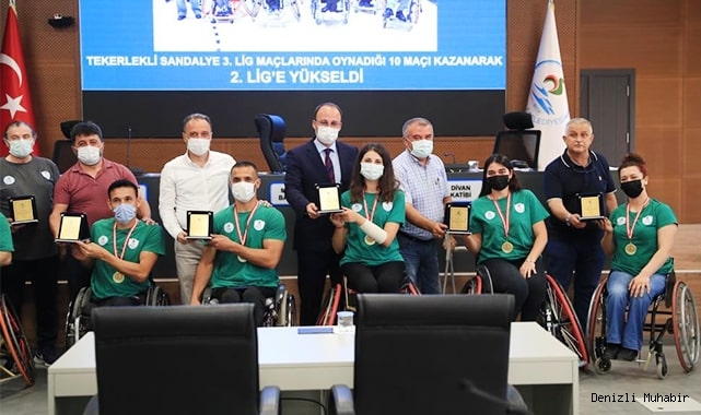 Başkan Örki’den şampiyonlara teşekkür plaketi