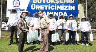 Denizli Büyükşehirden bin 100 arıcıya ekipman desteği