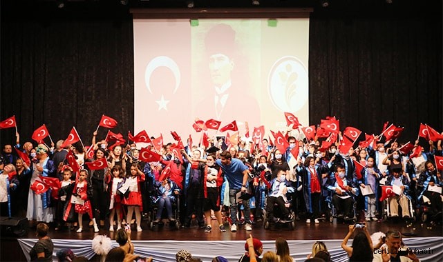 ENGELSİZ YAŞAM AKADEMİSİ’NDE MEZUNİYET SEVİNCİ
