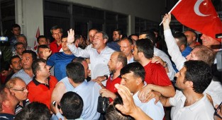 GELECEĞİMİZE PRANGA VURAMAYACAKLAR