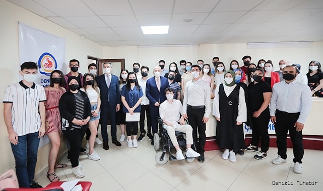 Gençlik Meclisinde sertifikalar Başkan Osman Zolan'dan