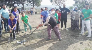 Zengin sporu golf, köylülerin eğlencesi oldu