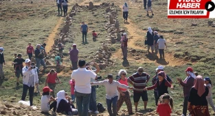 8 asırlık gelenek 2300 metrelik zirvede yaşatıldı