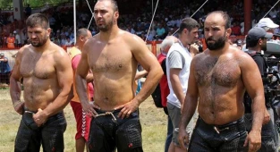 BAŞPEHLİVANLARDAN PAMUKKALE YAĞLI GÜREŞLERİNE DAVET