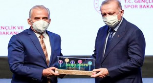 Büyükşehir'e "Genç Dostu Şehir" ödülü