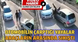 Otomobilin çarptığı yayalar araçların arasında sıkışıp kaldı