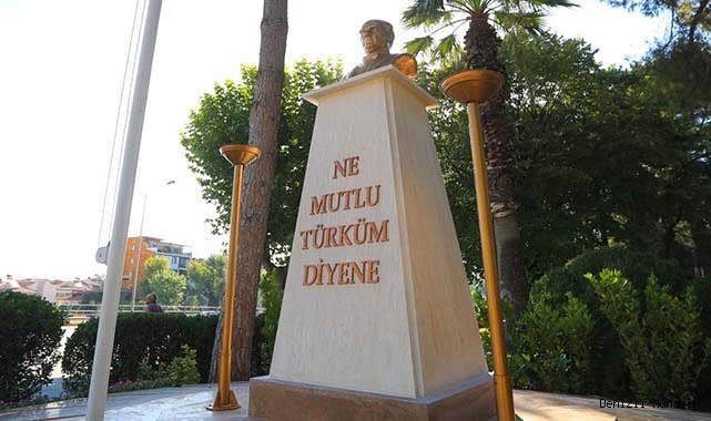 Pamukkale Belediyesi Atatürk Büstü’nü yeniledi