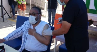 Aşı olmayan sosyal etkinliklere PCR testiyle katılabilecek