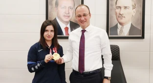 BAŞKAN ÖRKİ ŞAMPİYON SPORCUYU AĞIRLADI