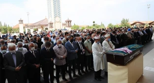Başkan Zolan’ın kayınvalidesi son yolculuğuna uğurlandı
