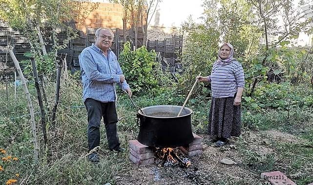 Belediye Başkanı eşiyle birlikte aşkla pekmez kaynattı