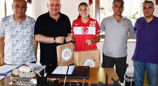Belediye Başkanı Şevik’ten, Milli futbolcu Sıla’ya destek