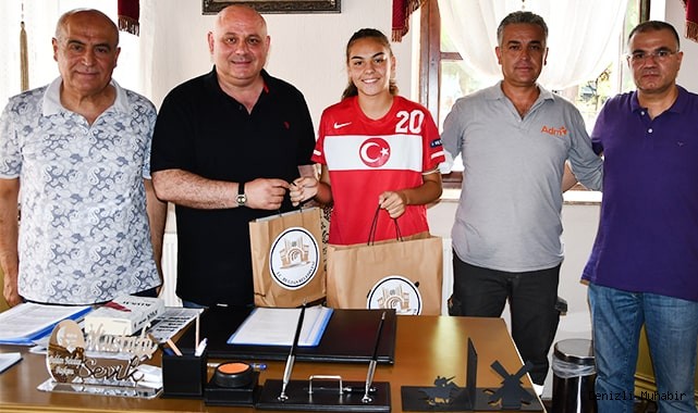 Belediye Başkanı Şevik’ten, Milli futbolcu Sıla’ya destek