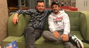 Buray, Avusturalyalı dostunu Çal’da buldu