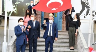 İlk Ders Zilini Vali Atik Çaldı
