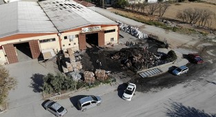 Küle dönen geri dönüşüm fabrikasında temizlik çalışmaları başladı