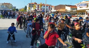 Öğrenciler hareketlilik için aynı anda pedal çevirdi