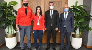 Olimpiyat Şampiyonundan Müdür Ekici'ye ziyaret