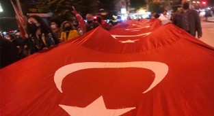 500 metrelik bayrakla cumhuriyet yürüyüşü