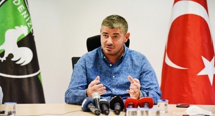Altaş Denizlispor, Balıkesirspor galibiyet primi olarak oyunculara 260 bin lira dağıttı.