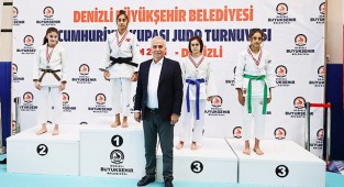 Büyükşehir’den Cumhuriyet Kupası Judo Turnuvası