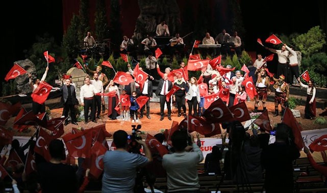 İŞGALDEN CUMHURİYET’E GİDEN YOLU CANLANDIRDI