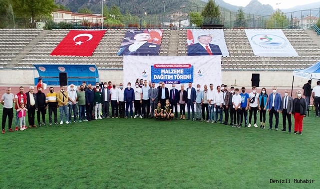 PAMUKKALE BELEDİYESİNDEN AMATÖR FUTBOL KULÜPLERİNE MALZEME YARDIMI