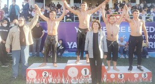 Pamukkaleli pehlivan altın madalya kazandı