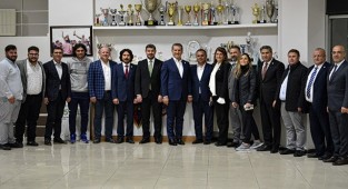 Sarıgül, Denizlispor'u ziyaret etti