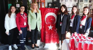 Üniversite öğrencilerine yardım kampanyasında anlamlı destek