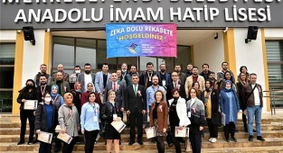 Aklınla 1000 Yaşa Öğretmenim turnuvasının şampiyonları ödüllerini aldı