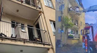 Alevleri söndürmek isterken dumandan zehirlendi