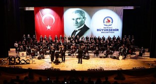 Atatürk, sevdiği şarkılarla anıldı