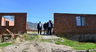 Başkan Şevik, yarım kalan sosyal tesisin tamamlanması için ekibine talimat