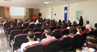 Honaz MYO’da “Belgelerin Dilinden Mehmet Akif” Konulu Konferans Düzenlendi