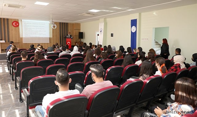 Honaz MYO’da “Belgelerin Dilinden Mehmet Akif” Konulu Konferans Düzenlendi