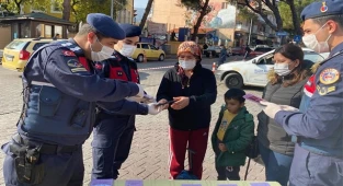 Jandarma şiddetin karşısında, kadınların yanında