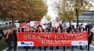 KADINA YÖNELİK ŞİDDETLE MÜCADELE GÜNÜNDE “FARK ET, ANLA, ÖNLE” ÇAĞRISI