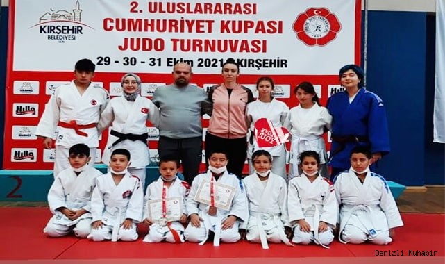 Minik judocular madalyayla döndü